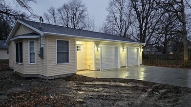 Building Photo - 715 W 8th St