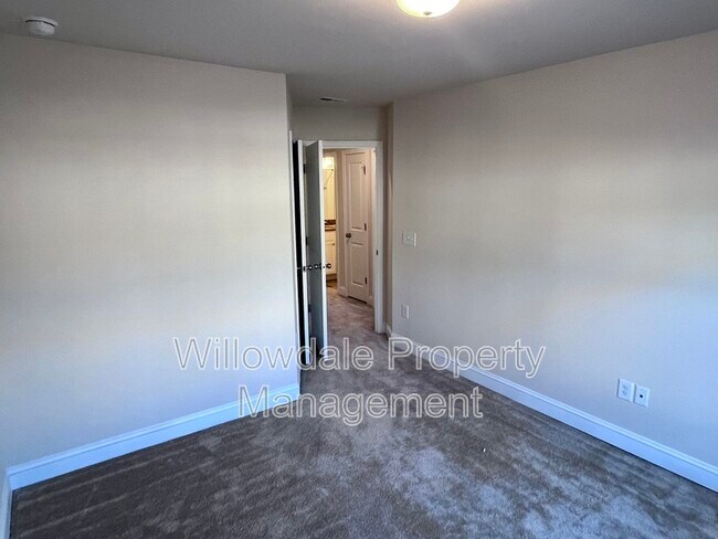 Building Photo - 125 Woodford Reserve Ct