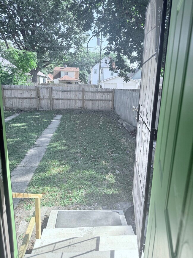 Building Photo - 1121 N Dearborn St