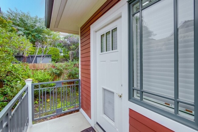 Building Photo - 2455 Presidio Dr