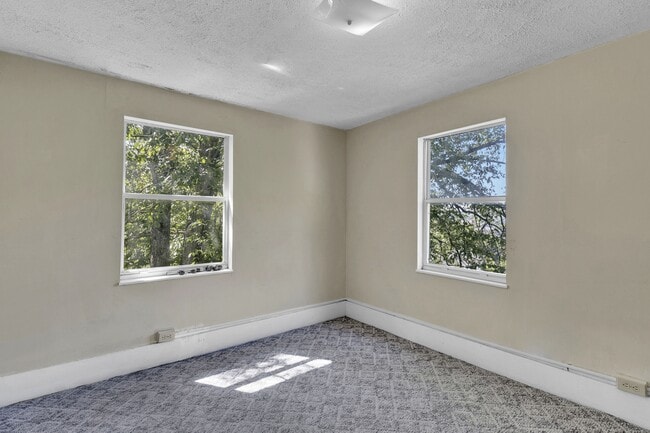 Building Photo - 352 Stewart St