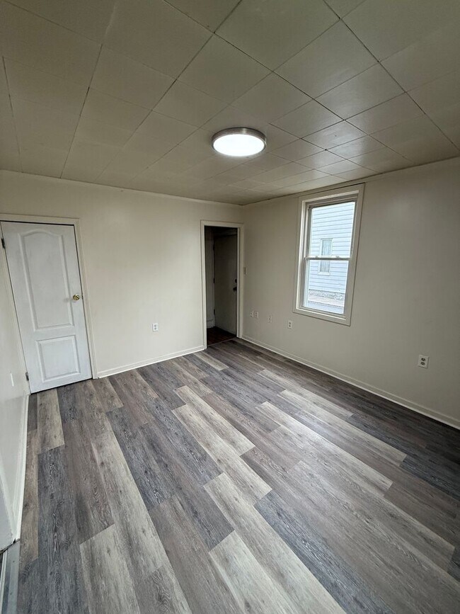 Building Photo - 133 E Commerce St