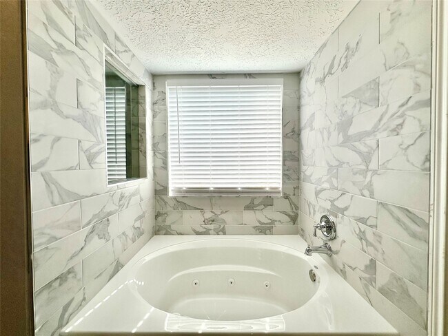 Building Photo - 1502 Sheffield Dr