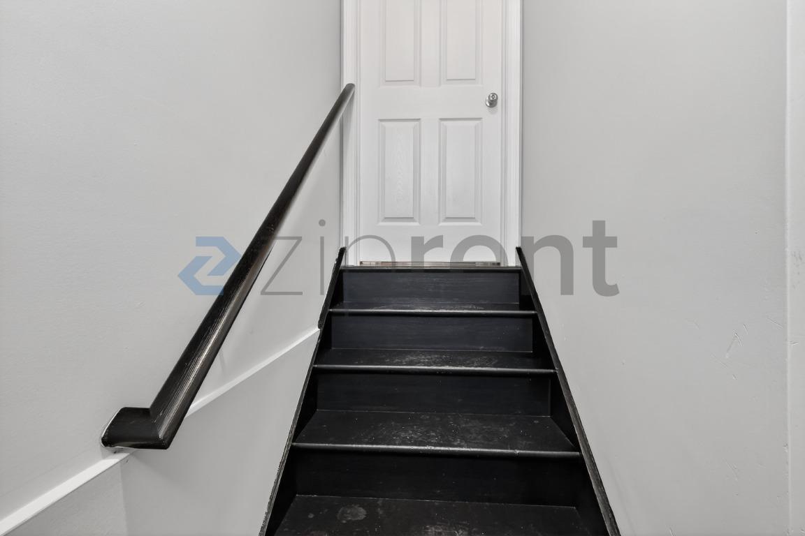 Building Photo - 158 Cliff St