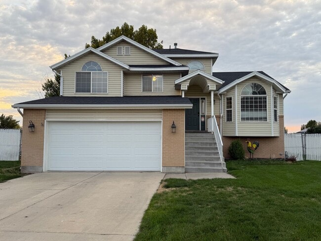 Building Photo - Spacious 5-Bedroom Home in Clinton!