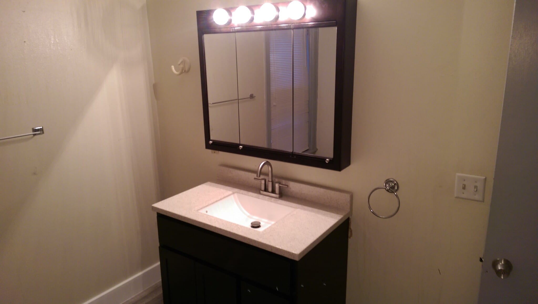 Building Photo - 3267 N Bartlett Ave