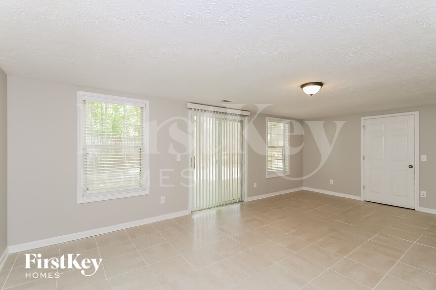 Building Photo - 1005 Wolf Springs Cove