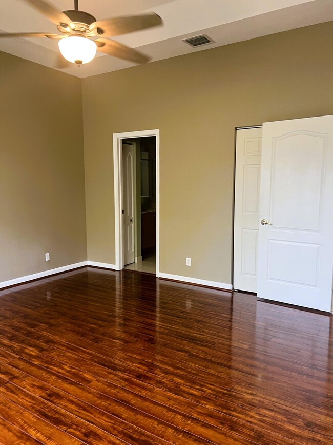 Building Photo - 6120 Spring Lake Terrace