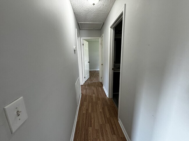 Building Photo - 204 Powell St