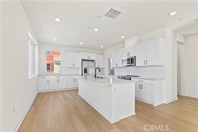 Building Photo - 12985 Royale Dr