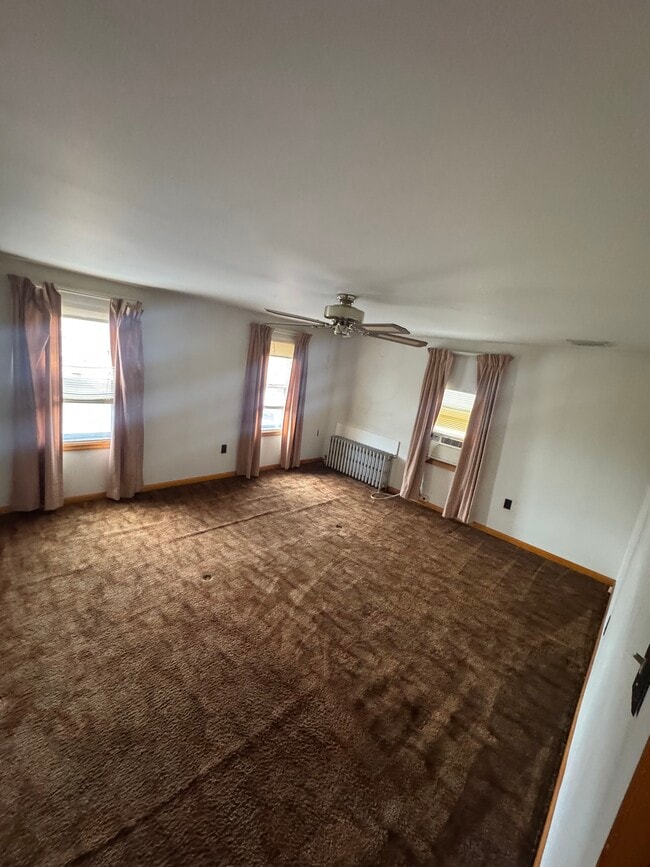 Building Photo - 257 Main St