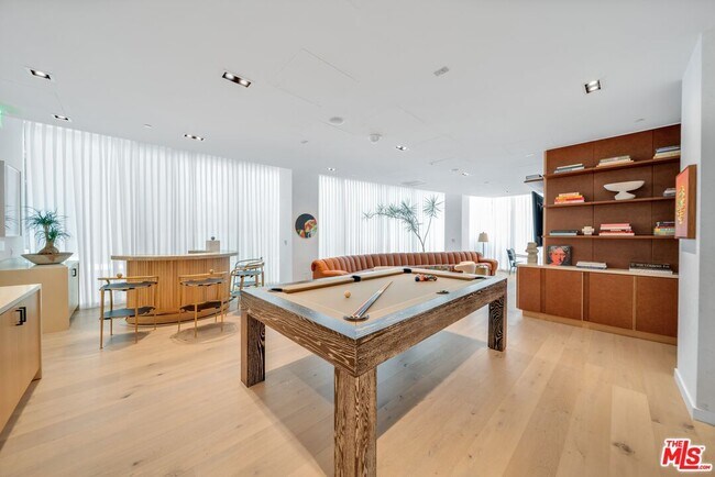 Building Photo - 9000 W 3rd St