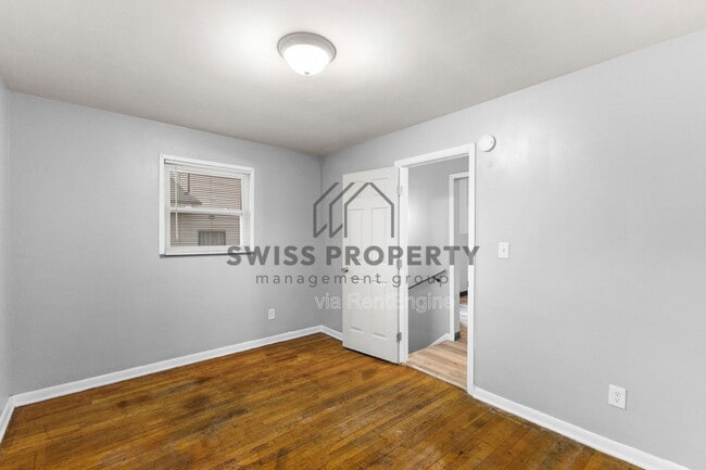 Building Photo - 386 S Napoleon Ave