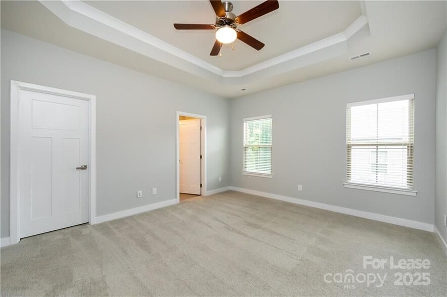Building Photo - 1736 Town Oak Ln