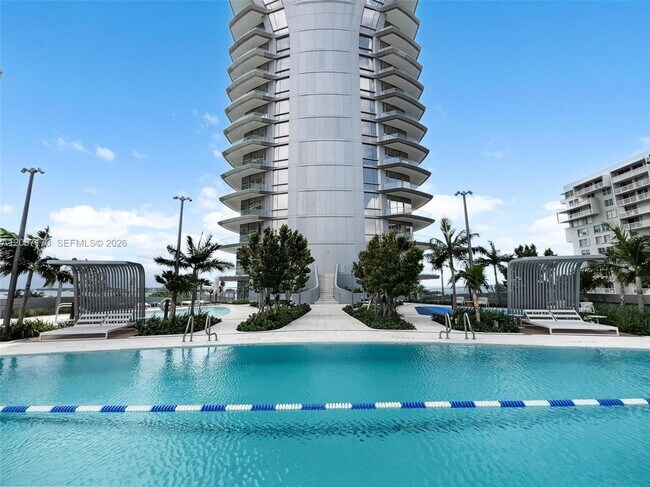 Building Photo - 175 SE 25th Rd