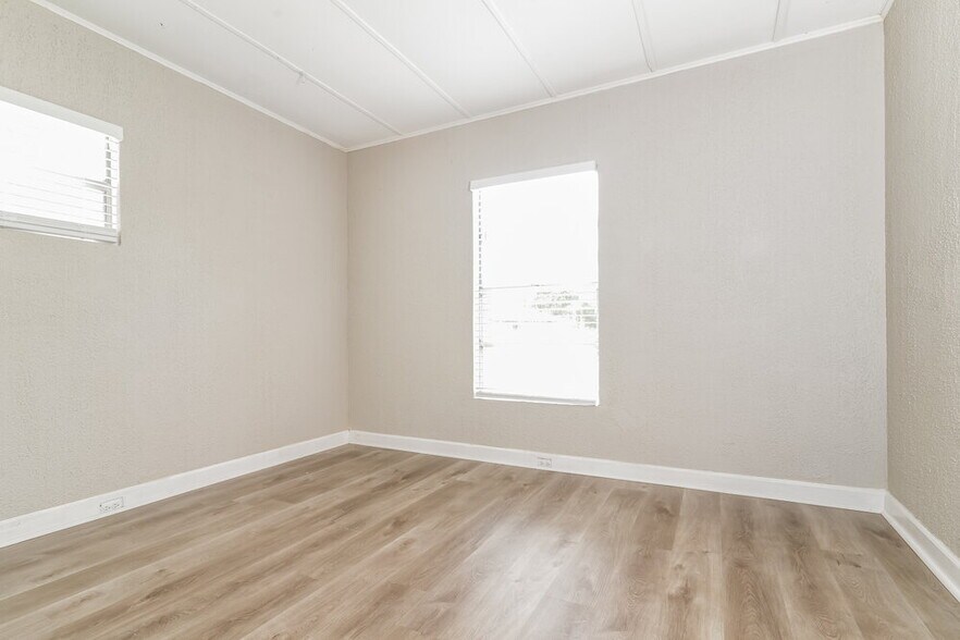 Building Photo - 542 Colonnades Cove