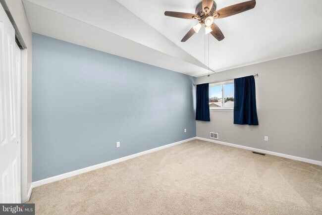 Building Photo - 806 Waters Edge Dr