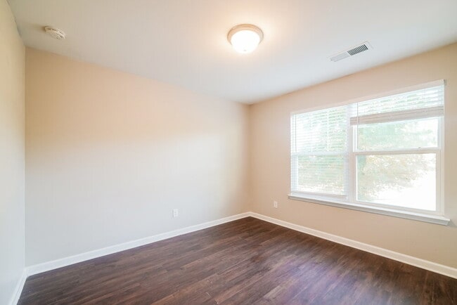 Building Photo - 4025 Tarnwood Pl