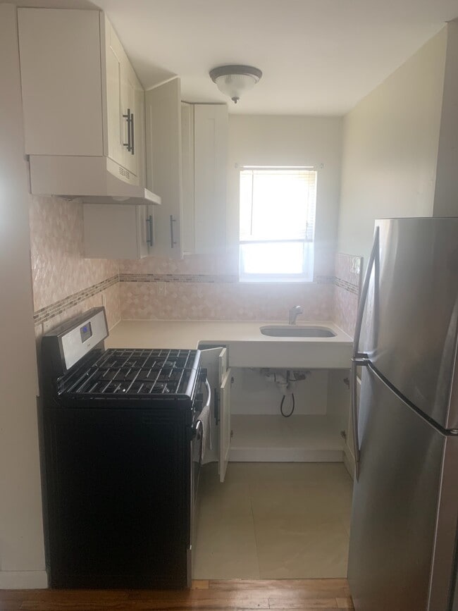 Building Photo - 7xx E 226th St