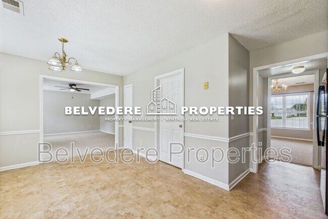 Building Photo - 900 Stockwood Ct