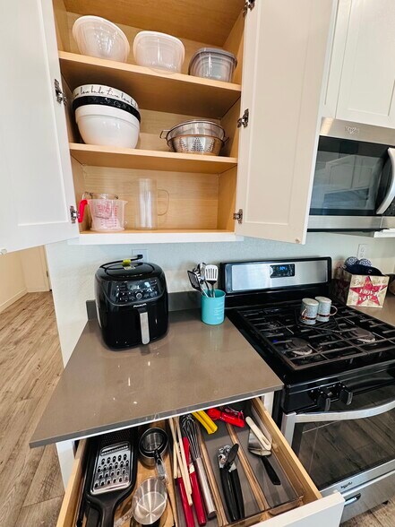 Building Photo - 950 Kathryn Ct