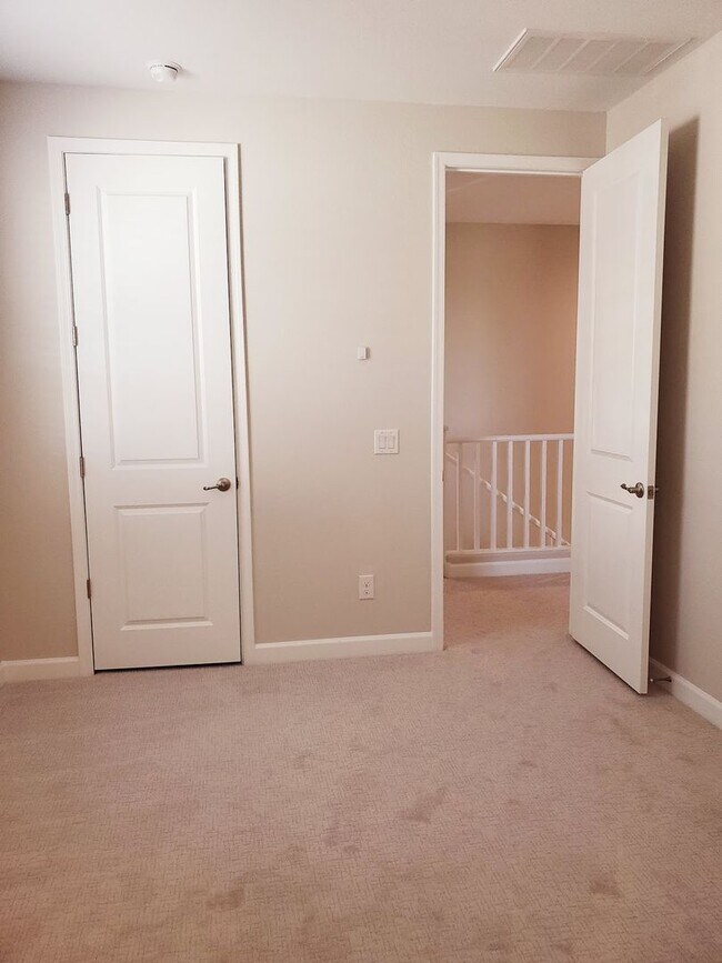 Building Photo - Newer Smart Home Near Mayo Clinic!