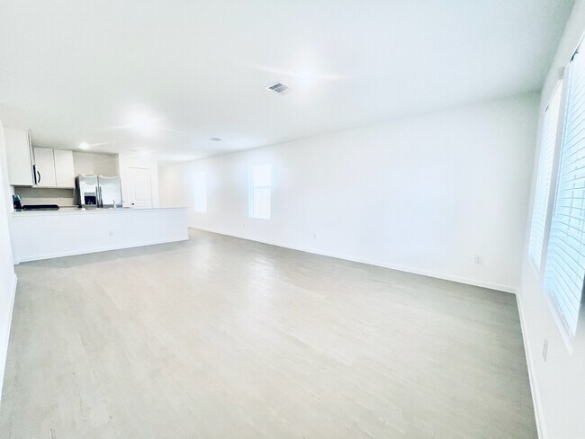 Building Photo - 3090 Mallorca Dr