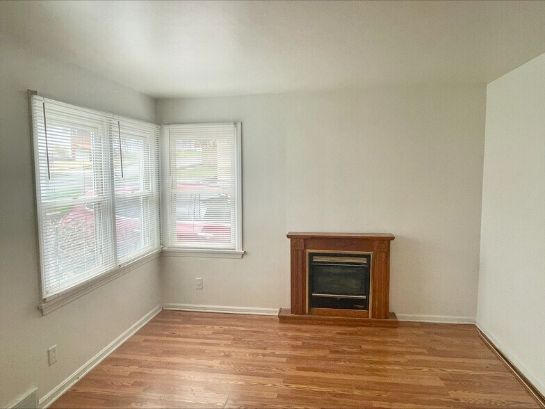 Building Photo - 34 Clinton Ave