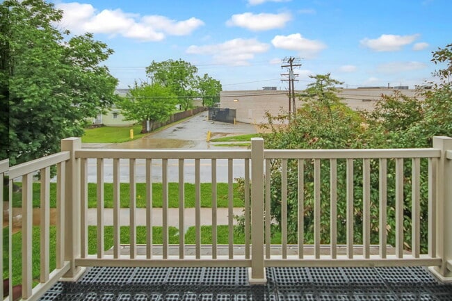 Building Photo - 178 McMenamy Rd