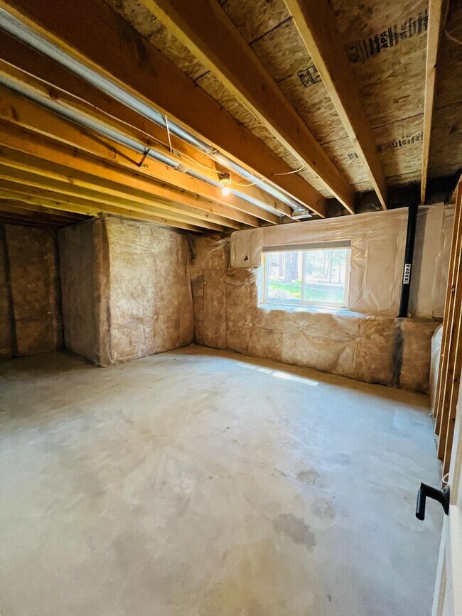 Building Photo - Luxury Rental