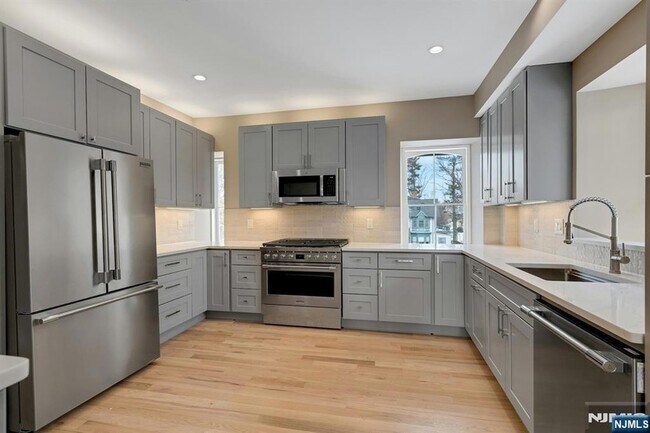 Building Photo - 49 Park Ave