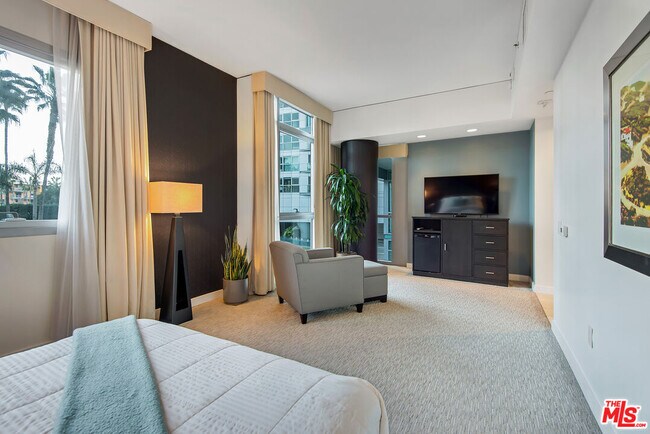 Building Photo - 13650 Marina Pointe Dr