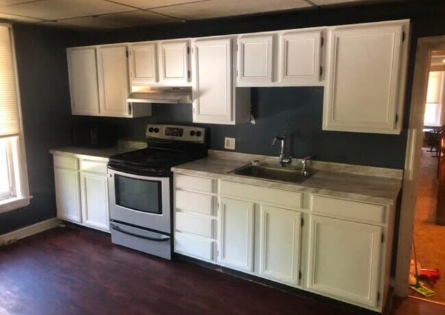 Kitchen - 305 W Biddle St