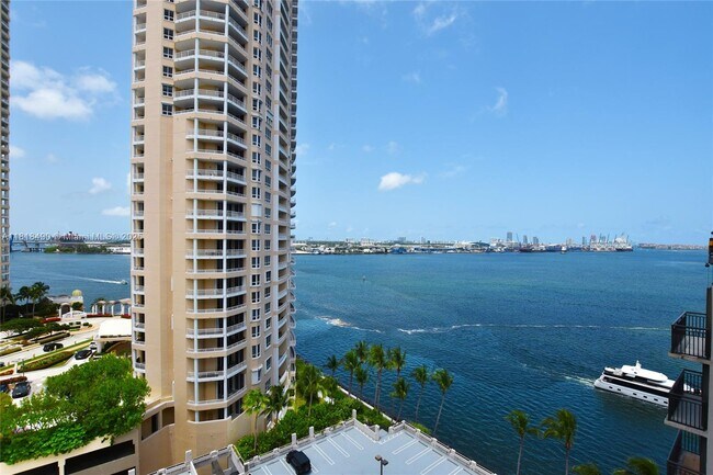 Building Photo - 540 Brickell Key Dr