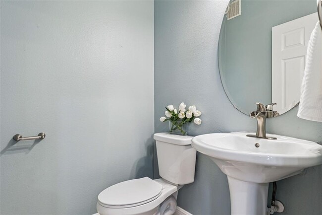 Building Photo - 4571 Virginia Dr