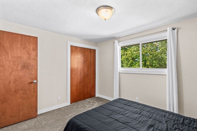 Building Photo - 1490 Carobelle Ct