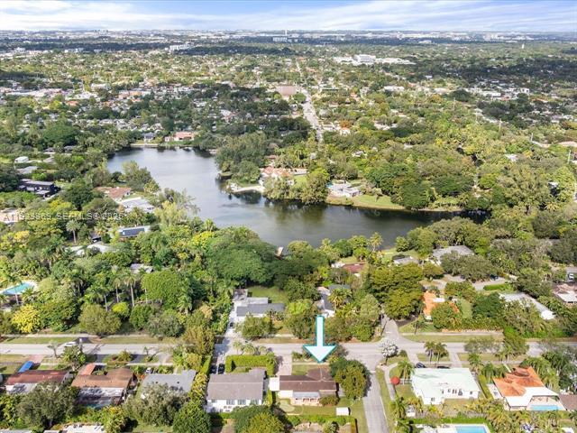 Building Photo - 6300 SW 48th St