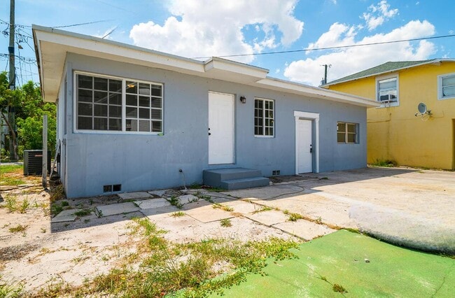 Building Photo - 215 S Federal Hwy