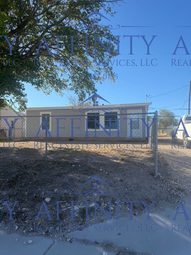 Building Photo - 2 Bedroom Home