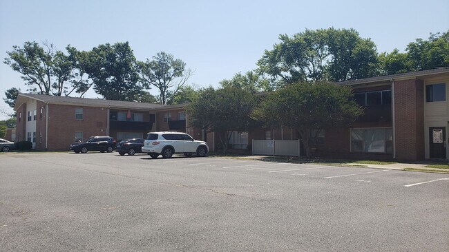 Building Photo - Executive Suites 2