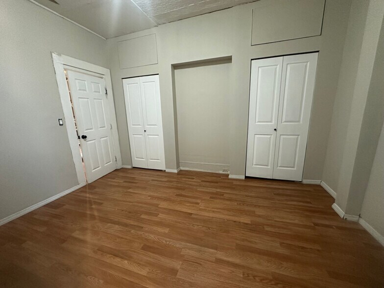 Building Photo - 216 46th St
