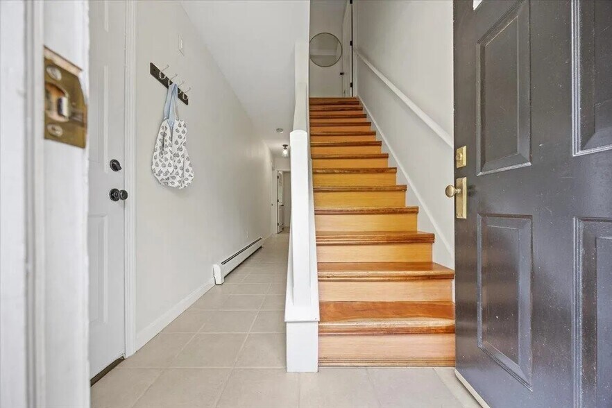 Building Photo - 14 Woodside Dr
