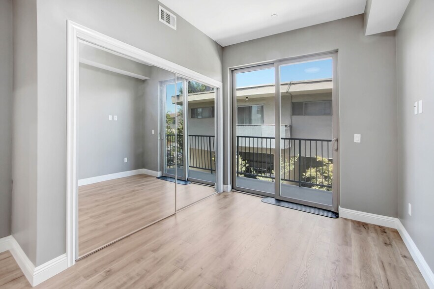 Building Photo - 11753 Iowa Ave