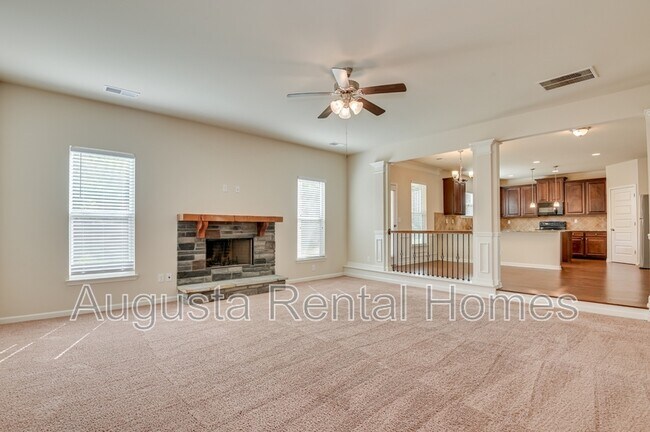 Building Photo - 5014 Vine Ln