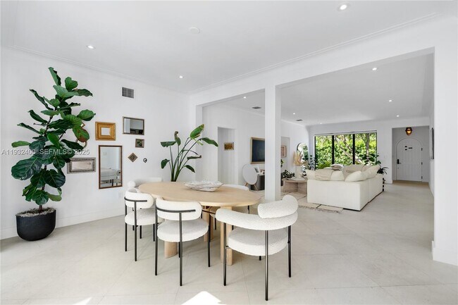 Building Photo - 2489 Meridian Ave