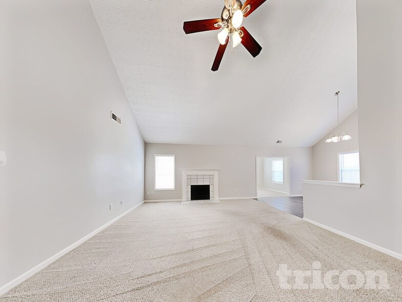 Building Photo - 70 Home Pl Dr