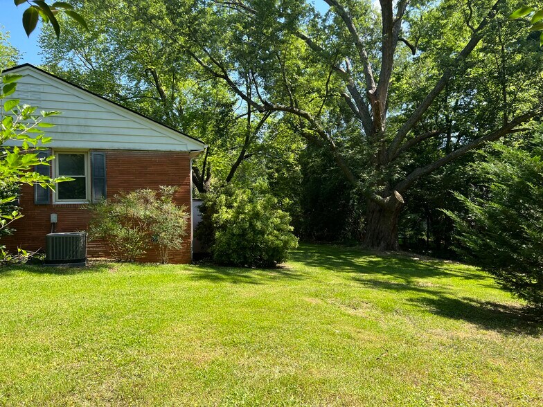 Building Photo - 119 Wilmot Dr