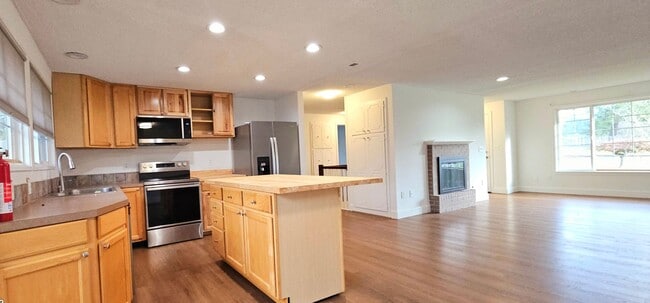 Building Photo - Beautiful 5- bedroom home near TCC