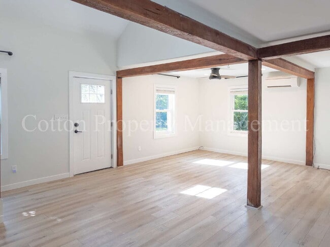 Building Photo - 1410 S 42nd St