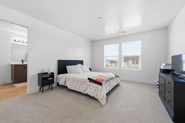 Building Photo - Brand-New Luxury Living in South Desert — 4BR End Unit + 2-Car Garage